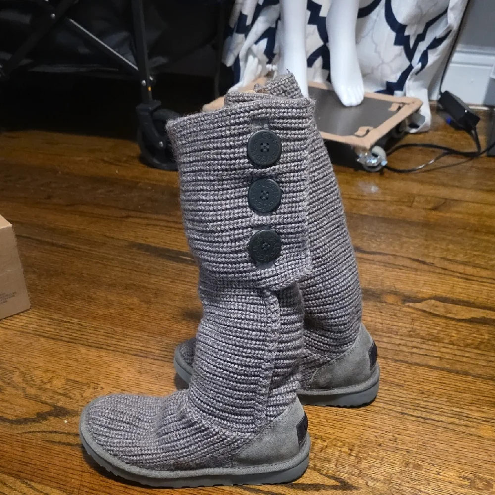 UGG Gray Knit Boots - Picture 2 of 5